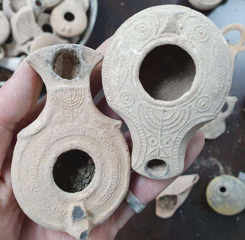 נרות מטיפוס "בית נטיף" שנמצאו הלילה. | דוברות מתפ״ש