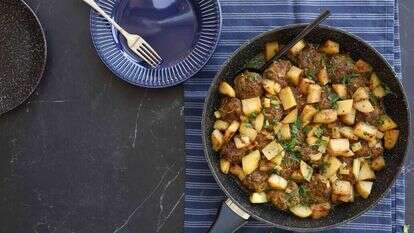 קציצות בשר עם תפוחי אדמה. | אפרת ליכטנשטט קציצות בשר עם תפוחי אדמה. | אפרת ליכטנשטט