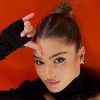 נועה קירל. | מורן קריב