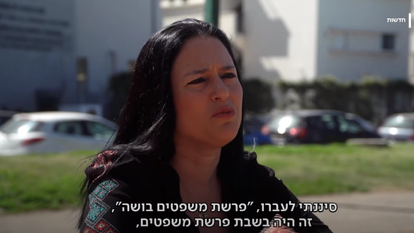 עורכת הדין שירה שפיץ בריאיון לאיילה חסן. | מסך מתוך "שבע עם איילה חסון", כאן 11