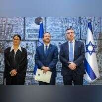 שר המשפטים סער הנשיא הרצוג ונשיאת העליון אסתר חיות בהשבעת שופטים יוני 2022. | אוליבר פיטוסי, פלאש 90