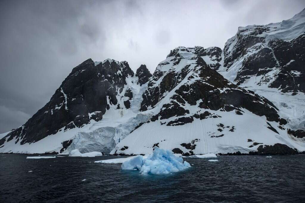 "אנחנו נמצאים בצד החם של המחזור". גלישת קרחונים באנטארקטיקה. | גטי אימג'ס