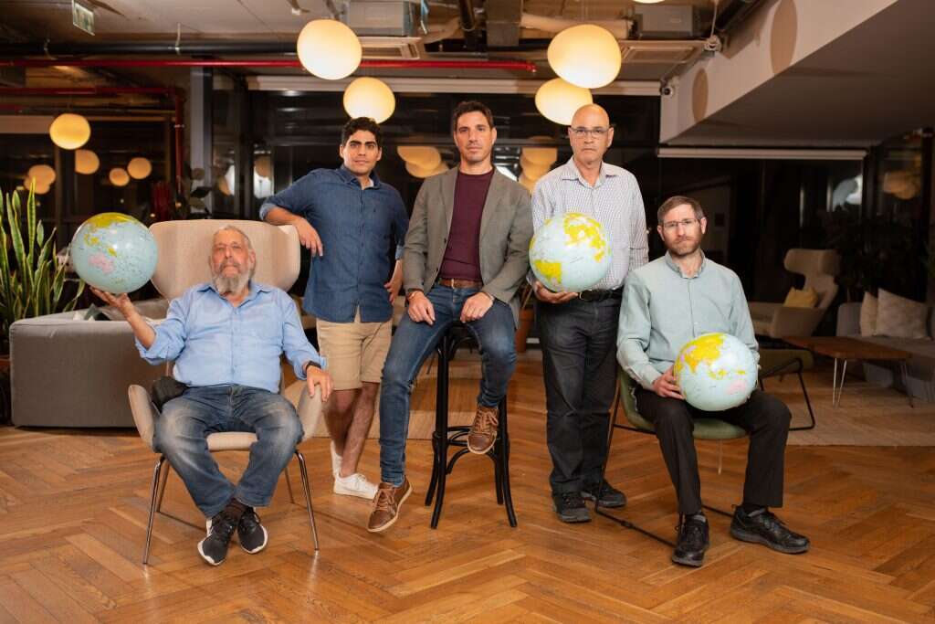 מימין לשמאל: ד"ר הלל גרשוני, ברוך ובר, פרופ' יונתן דובי, עידן לוי ופרופ' אמריטוס מיכה קליין. | שריה דיאמנט