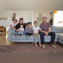 משפחת אדלר, נגוהות. | לירון מולדובן