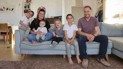 משפחת אדלר, נגוהות. | לירון מולדובן