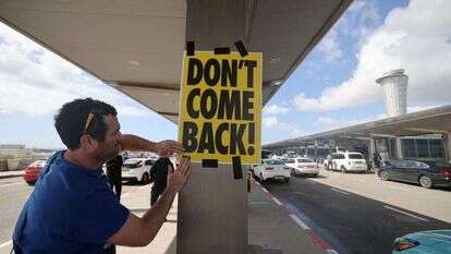 מפגין בנתב"ג, השבוע. | איי.אף.פי