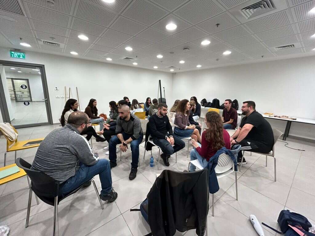 האקדמיה היא המקום שבו נפגשים לראשונה יהודים וערבים. תוכנית מעיין במדבר. | מתוך עמוד האינסטגרם של התוכנית