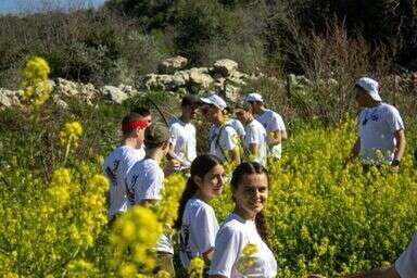 חיילי חטיבה שבע צועדים בשבילים. | דו"צ חיילי חטיבה שבע צועדים בשבילים. | דו"צ