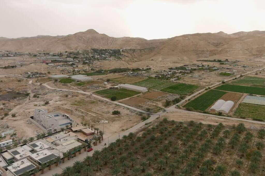 הבנייה הפלסטינית הבלתי חוקית על גבי אתר "ארמונות החשמונאים". | רגבים