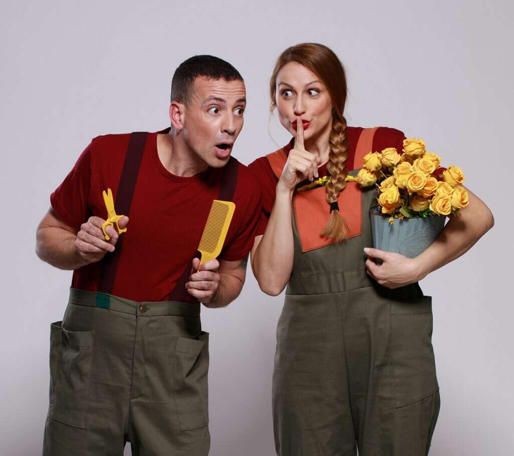 השחקנים טלי ביק קשת וירמי רייך בהצגה "נוצה ברוח". | אילן בשור