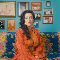 לבנת בן חמו - אמי כואבת לי. | מסך מתוך הקליפ