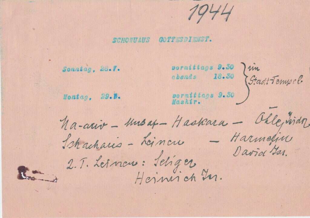 מודעה על זמני בתפילות בחג השבועות 1944 בבית הכנסת הגדול בווינה