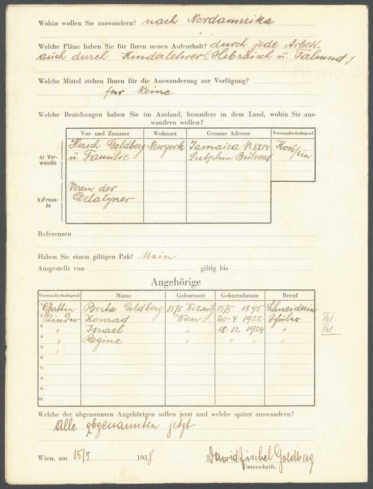 בתחילה היה יעד ההגירה לצפון אמריקה. גולדברג מסר את שמו וכתובתו של קרוב משפחה המתגורר בשדרות ג'מייקה ברובע קווינס בניו־יורק. | באדיבות הארכיון המרכזי לתולדות העם היהודי