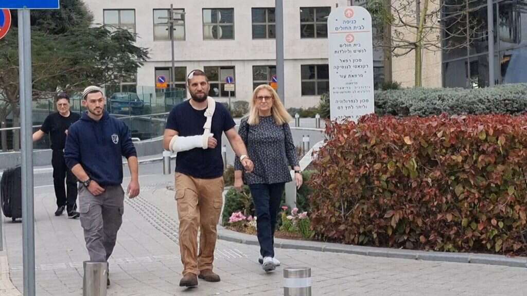 שטרן ביציאתו מבית החולים השבוע