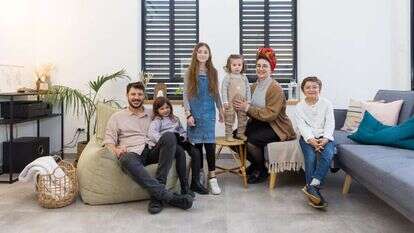 משפחת הרוש, דימונה. | לירון מולדובן