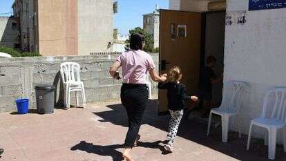 אנשים חירשים יקלטו טוב יותר את ההתרעות כשיראו אנשים רצים ברחוב. ריצה למרחב מוגן, ארכיון. | גילי יערי - פלאש 90