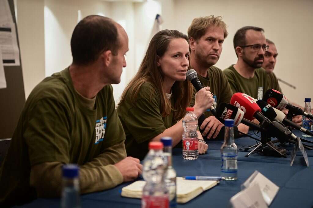 נציגי "אחים לנשק" במסיבת עיתונאים. | אבשלום ששוני, פלאש 90 נציגי "אחים לנשק" במסיבת עיתונאים. | אבשלום ששוני, פלאש 90