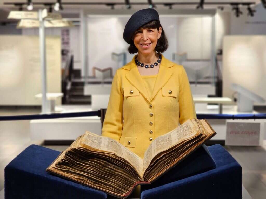 שרון מינץ והתנ"ך, אנו מוזיאון היהודי. | ניר אנטמן