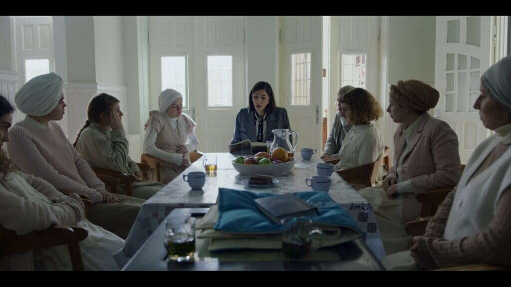 מתוך הסדרה. באדיבות כאן 11, סטודיו ענני ו A+E Studios