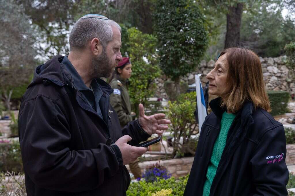 אורה. | יוסי אלוני