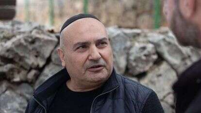 נחום. | יוסי אלוני