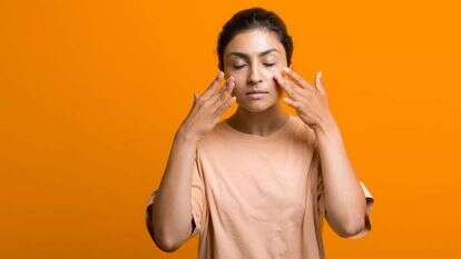 עיסוי פנים. | שאטרסטוק