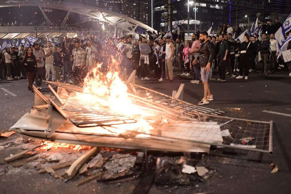 חסימת נתיבי איילון בהפגנות נגד הרפורמה במערכת המשפט, אמש. | תומר נאמבורג - פלאש 90