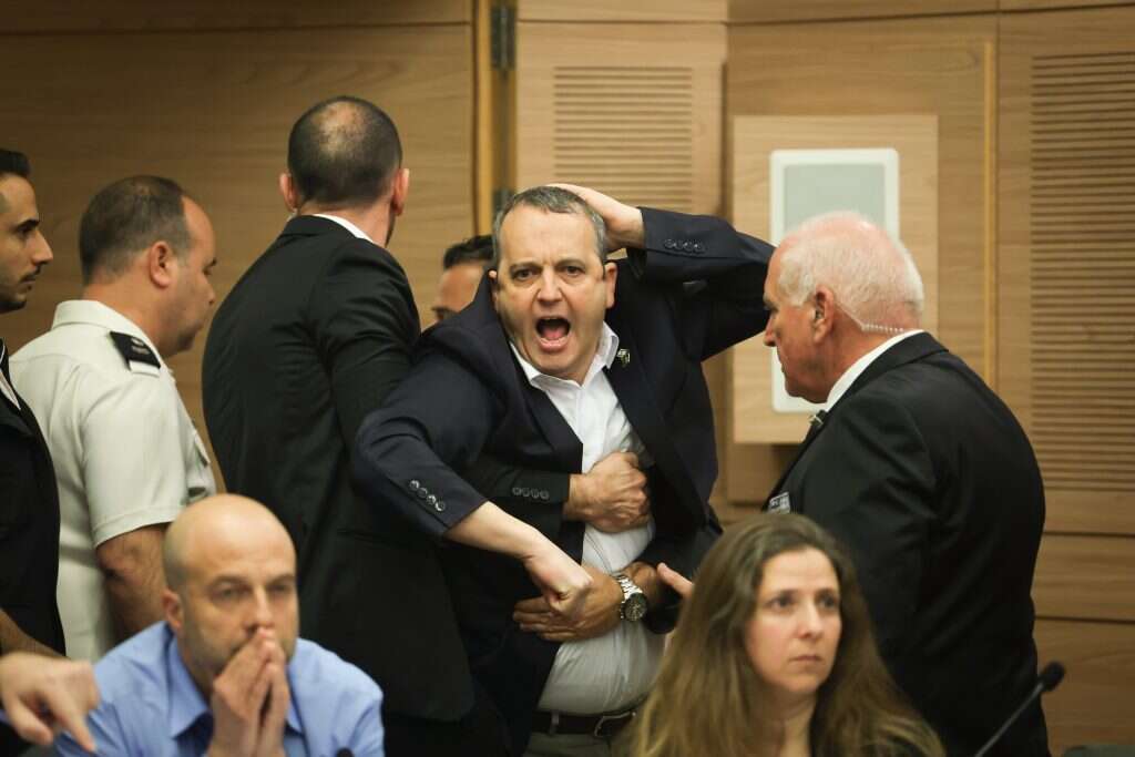 ח"כ גלעד קריב מוצא מוועדת החוקה. | יונתן זינדל - פלאש 90