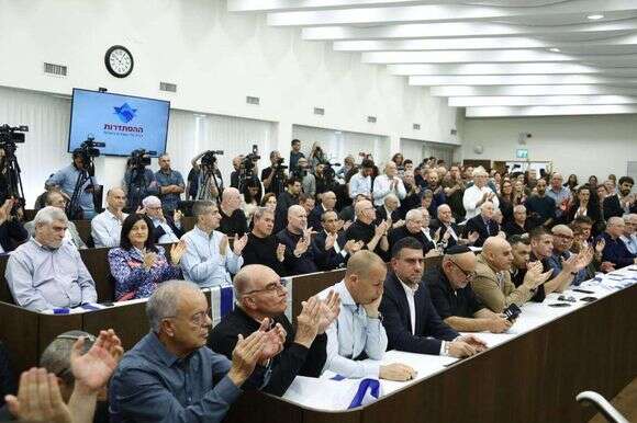 מסיבת העיתונאים של ארנון בר דוד, יו"ר ההסתדרות. | גדעון מרקוביץ'/TPS מסיבת העיתונאים של ארנון בר דוד, יו"ר ההסתדרות. | גדעון מרקוביץ'/TPS