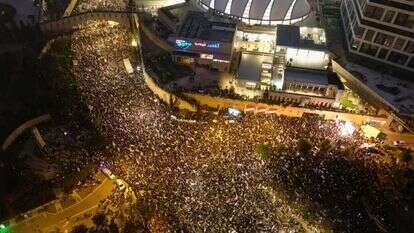 מהגובה של הפגנת תומכי הרפורמה.