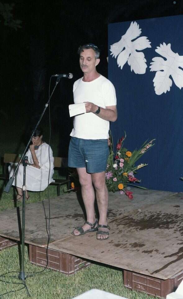 אמנון שפירא בקיבוצו טירת צבי, 1986. | שמעון רוז, ארכיון טירת צבי