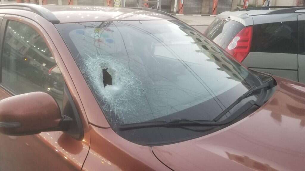 מכונית המתיישבים לאחר התקיפה