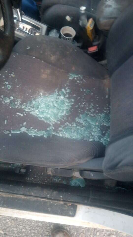 מכונית המתיישבים לאחר התקיפה