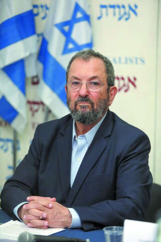 מאבק בין גורילות. נתניהו וברק. | גדעון מרקוביץ