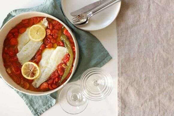 דג צלוי בעגבניות שרי ושמן זית. | אפרת ליכטנשטט