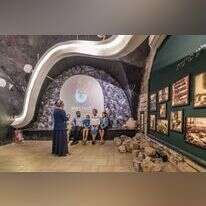 סיור במערת המכפלה. | צבי הנרי כהן