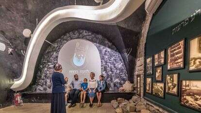 סיור במערת המכפלה. | צבי הנרי כהן