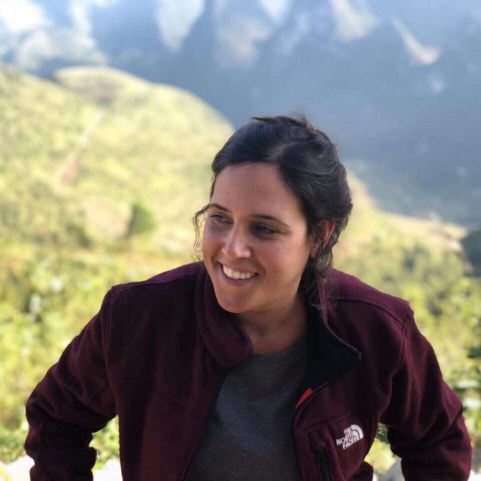 נועה אפריאט. | טלי הדווט