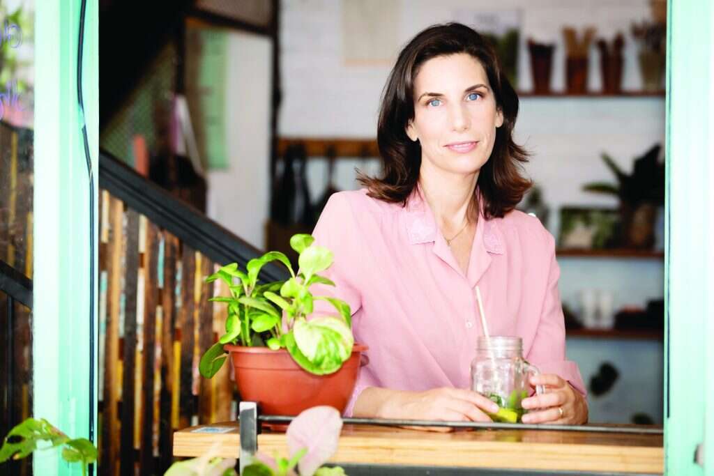 אלמוג גולד. | שני נחמיאס