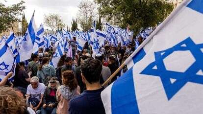 מפגינים מחוץ למאהל ההסכמות בירושלים, ביום
שני האחרון. יצלום: נעמה שטרן מפגינים מחוץ למאהל ההסכמות בירושלים, ביום
שני האחרון. יצלום: נעמה שטרן