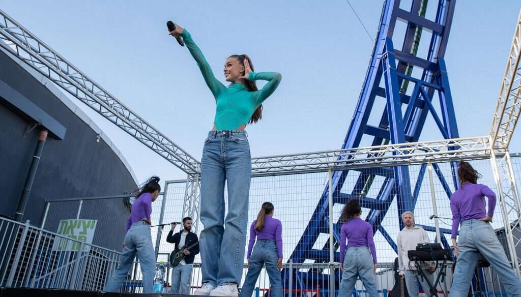 אנה זק. | אוריה ברגיל