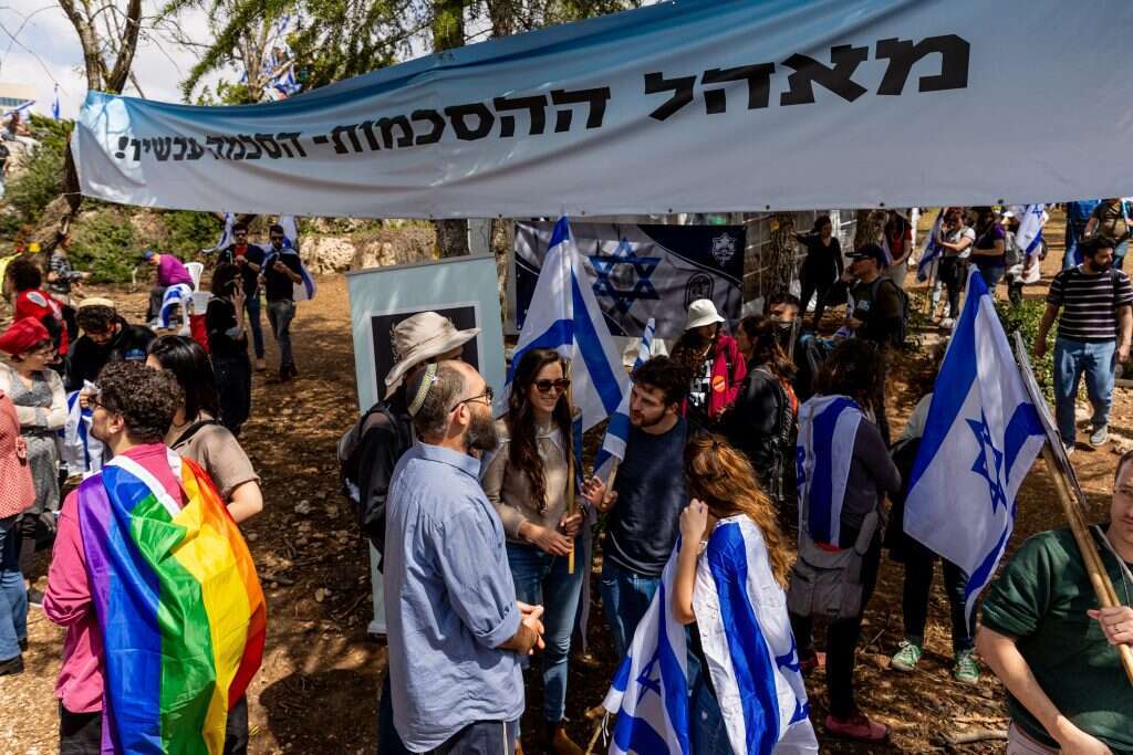 "ברגע שעצרו, נפלה הרוח". מפגינים השבוע בירושלים. | נעמה שטרו