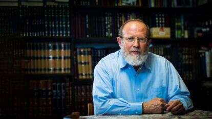 "הדרישה לעצור את כל הרפורמה היא לא מוסרית
ולא הגיונית". הרב סדן בביתו שבעלי, 2014. | אריק סולטן "הדרישה לעצור את כל הרפורמה היא לא מוסרית
ולא הגיונית". הרב סדן בביתו שבעלי, 2014. | אריק סולטן