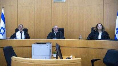 השופט קולה (במרכז) בבית המשפט בנצרת. | גיל אליהו