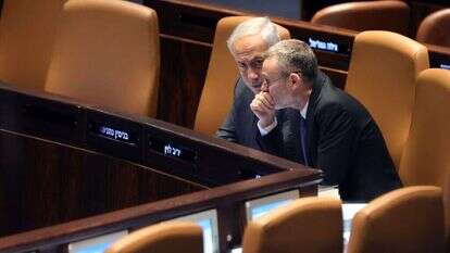 יריב לוין ובנימין נתניהו. | EPA