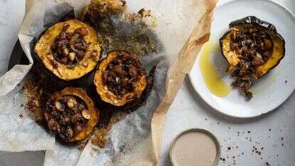 דלעת ערמונים ממולאת בבשר בקר טחון, פטריות וערמונים, כשר לפסח. | תבליני מימון דלעת ערמונים ממולאת בבשר בקר טחון, פטריות וערמונים, כשר לפסח. | תבליני מימון