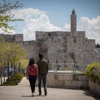 זוג בדייט. אילוסטרציה. | יונתן זינדל/פלאש90 זוג בדייט. אילוסטרציה. | יונתן זינדל/פלאש90