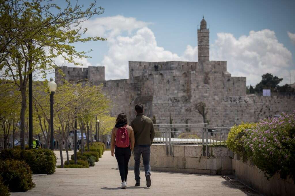 זוג בדייט. אילוסטרציה. | יונתן זינדל/פלאש90