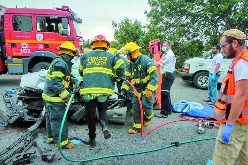 האתגר שלי הוא לשמר את כוח האדם". לוחמי אש בפעולה. | גרשון אלינסון - פלאש 90