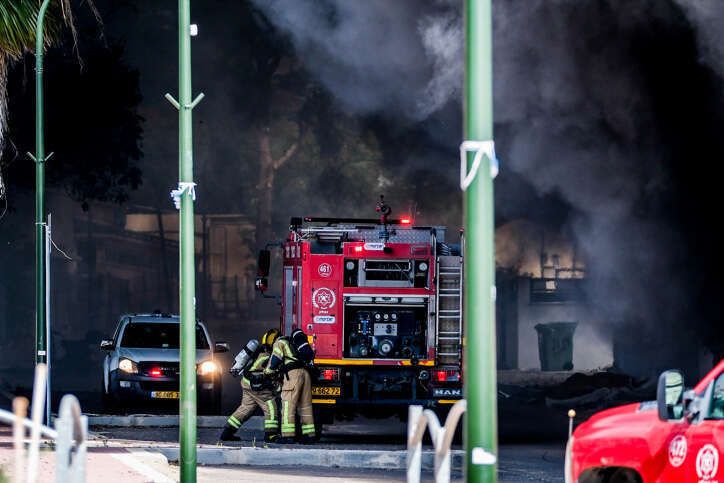 אש בשלומי לאחר ירי רקטה. | פאדי אמון, פלאש 90 אש בשלומי לאחר ירי רקטה. | פאדי אמון, פלאש 90